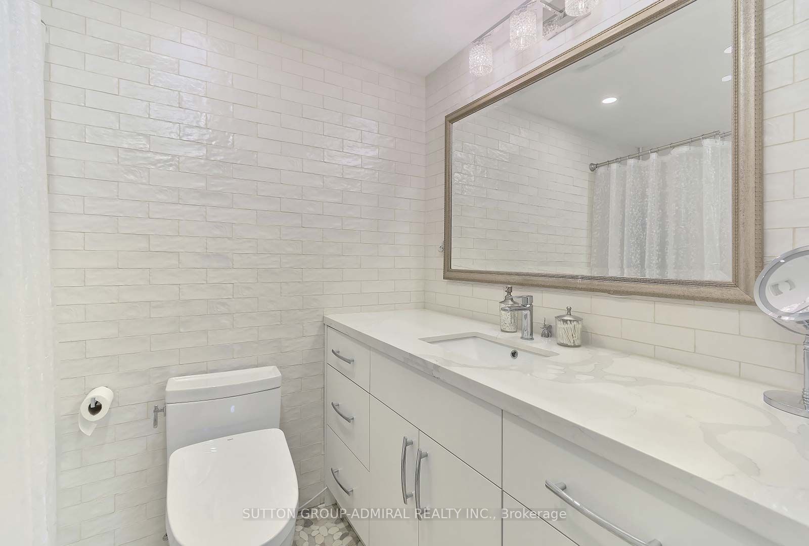 2816 Constable Rd