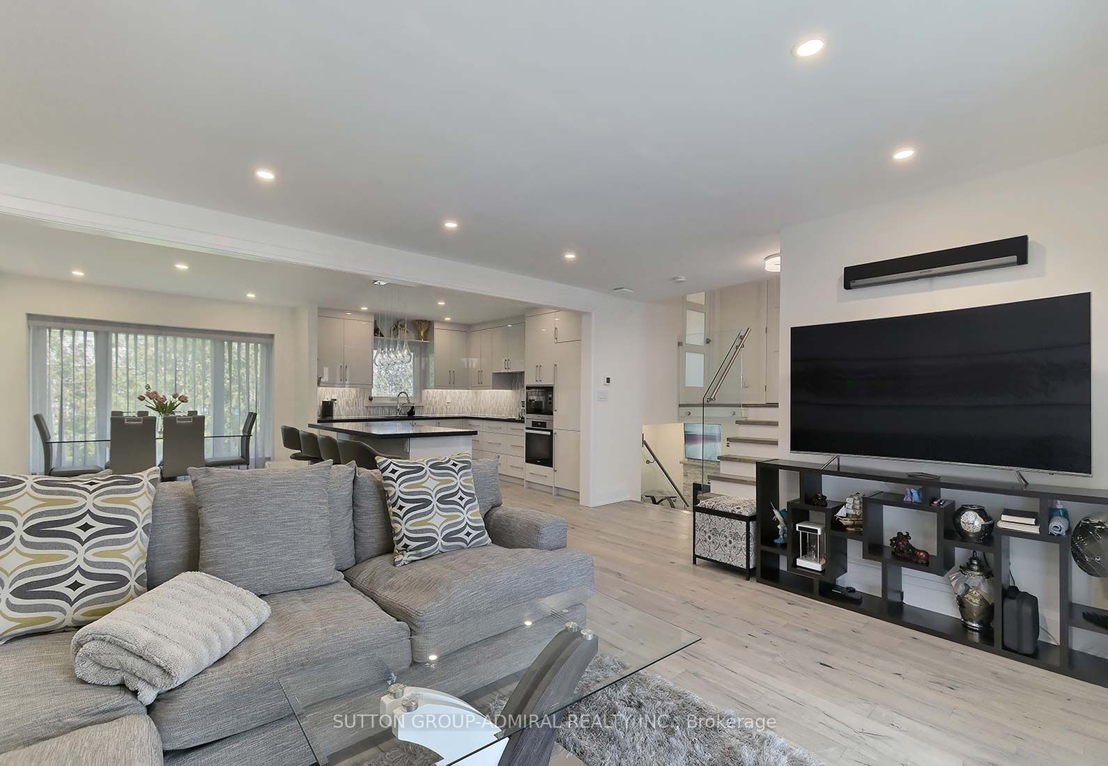 2816 Constable Rd