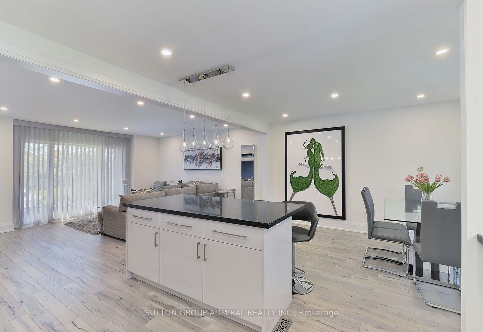 2816 Constable Rd