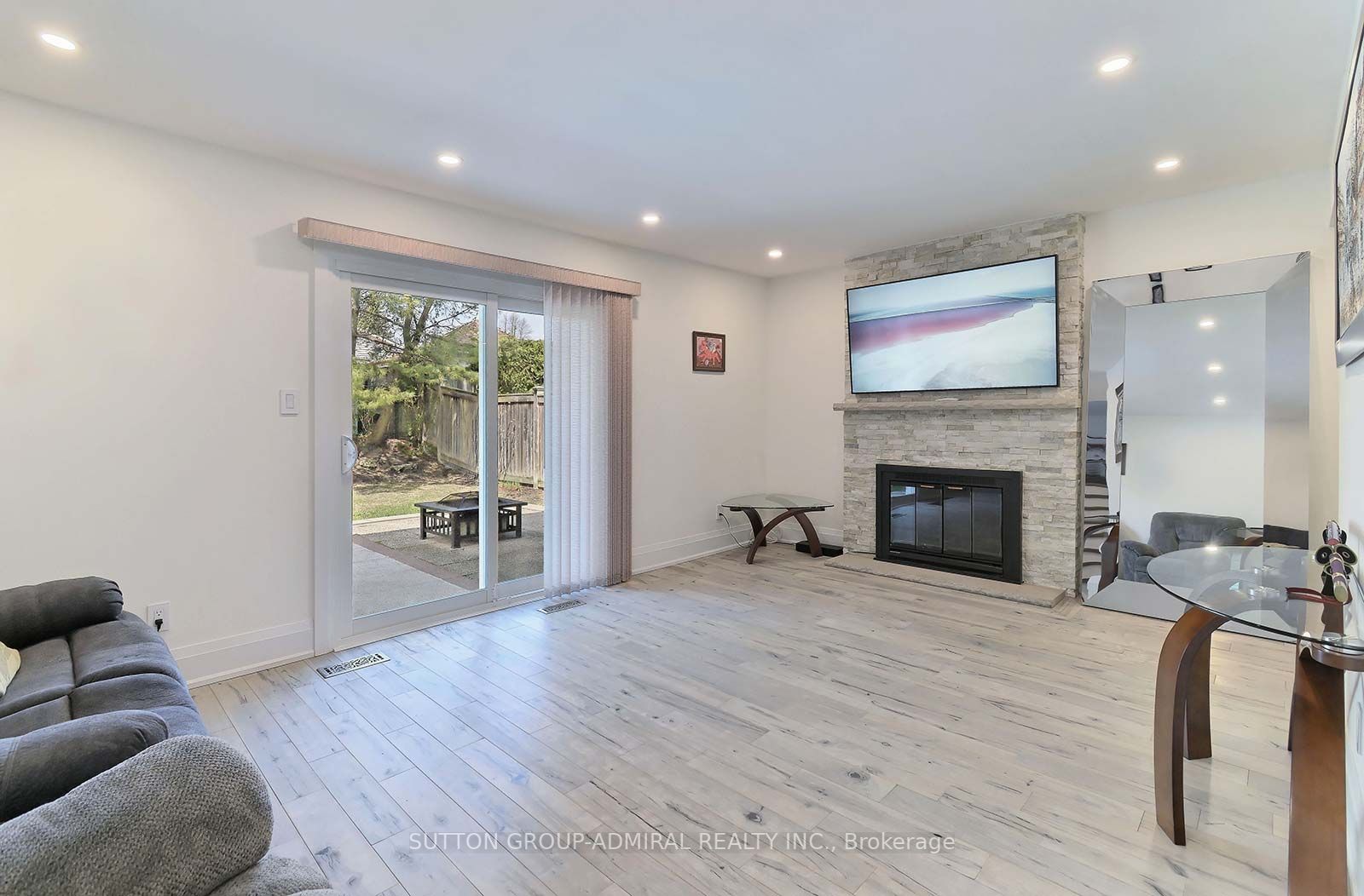 2816 Constable Rd