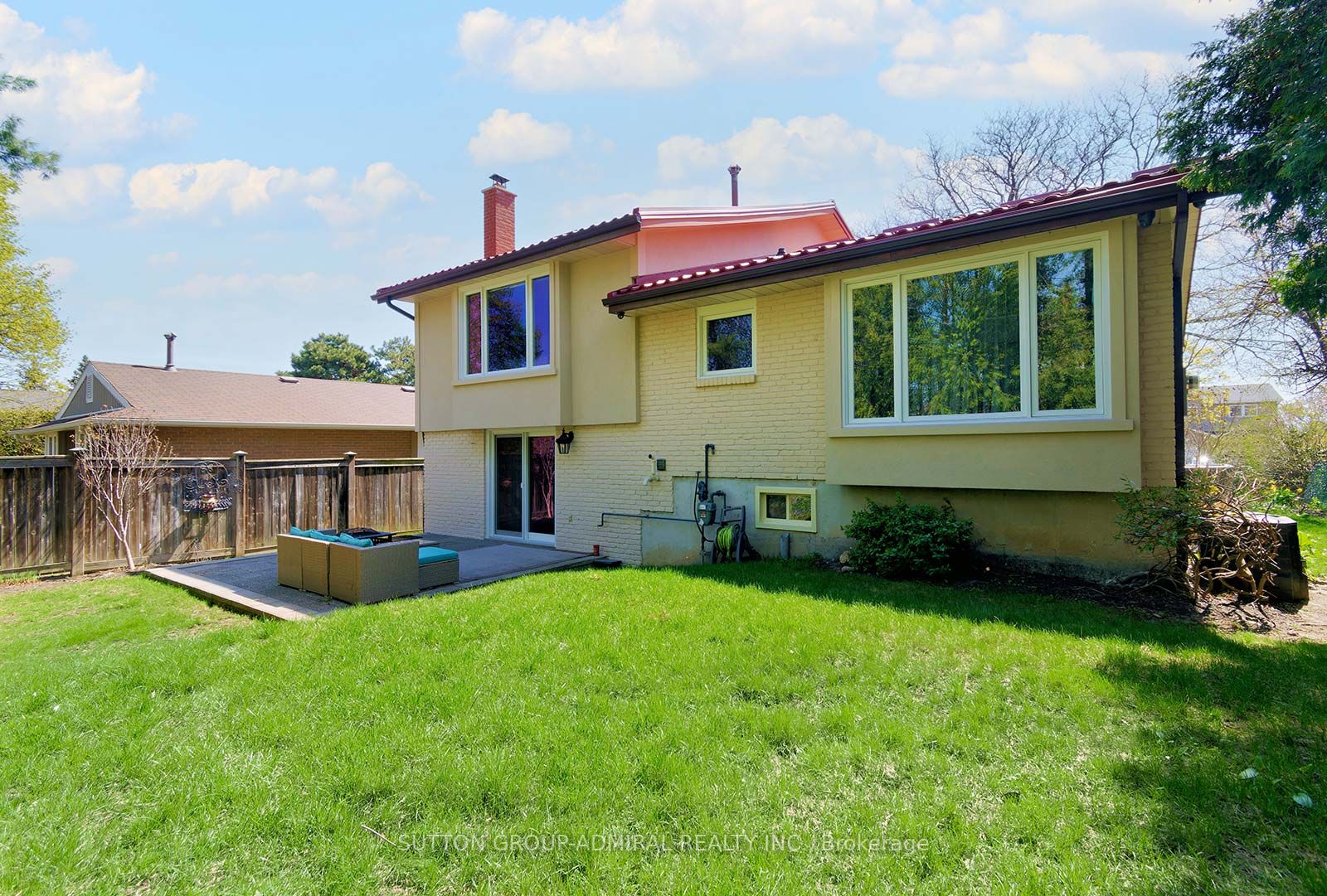 2816 Constable Rd