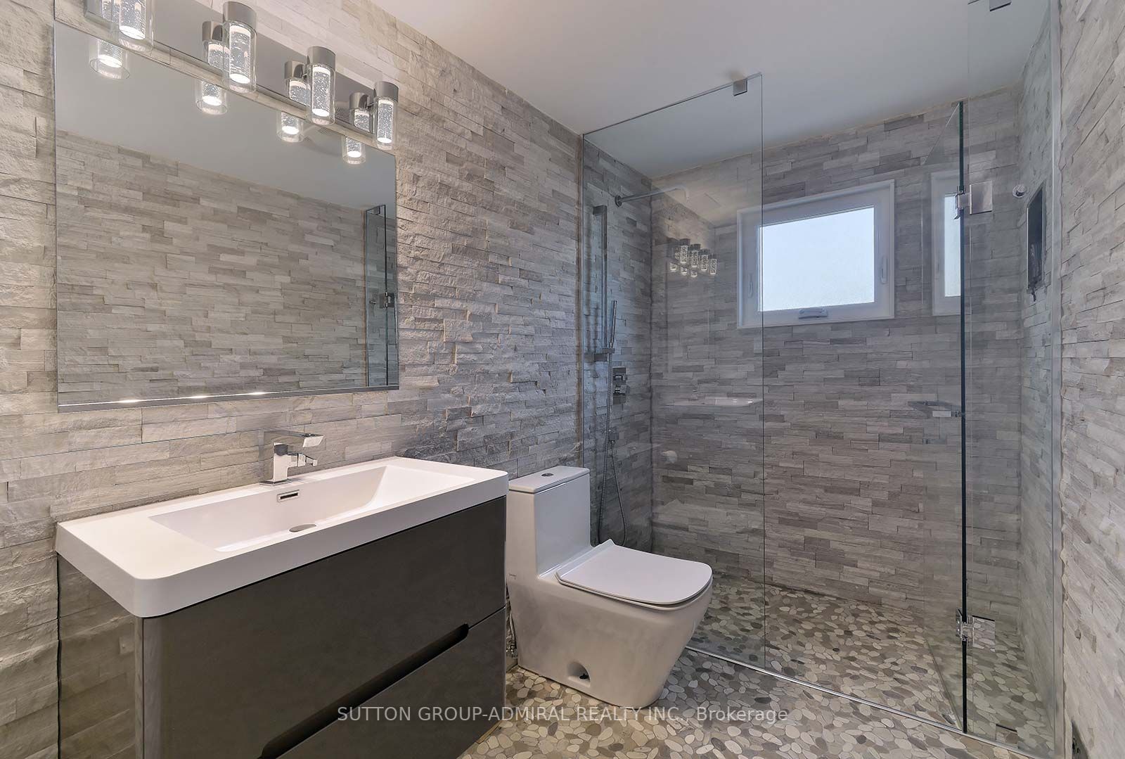 2816 Constable Rd
