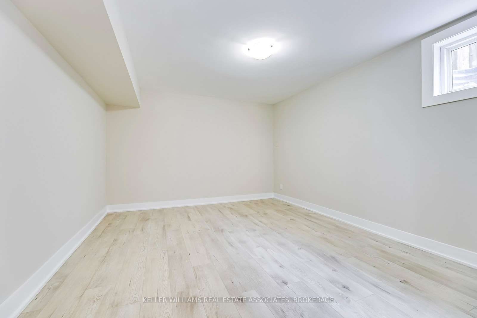 Listing W5995541 - Large Photo # 32