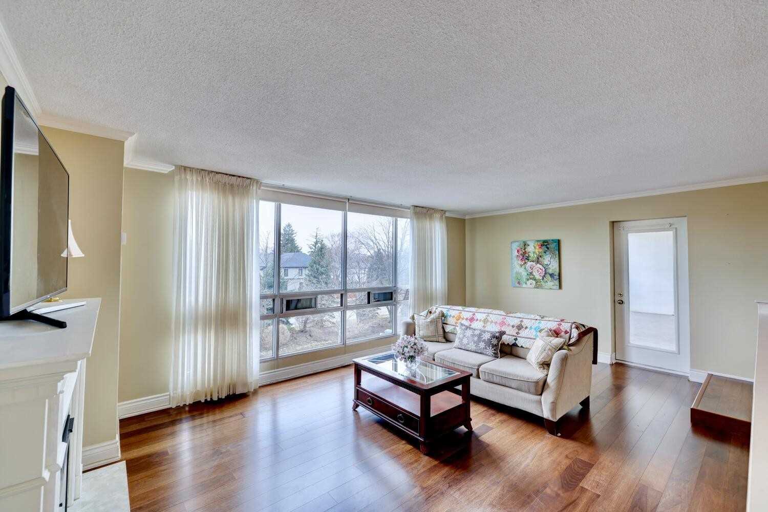 Listing W5995811 - Large Photo # 14