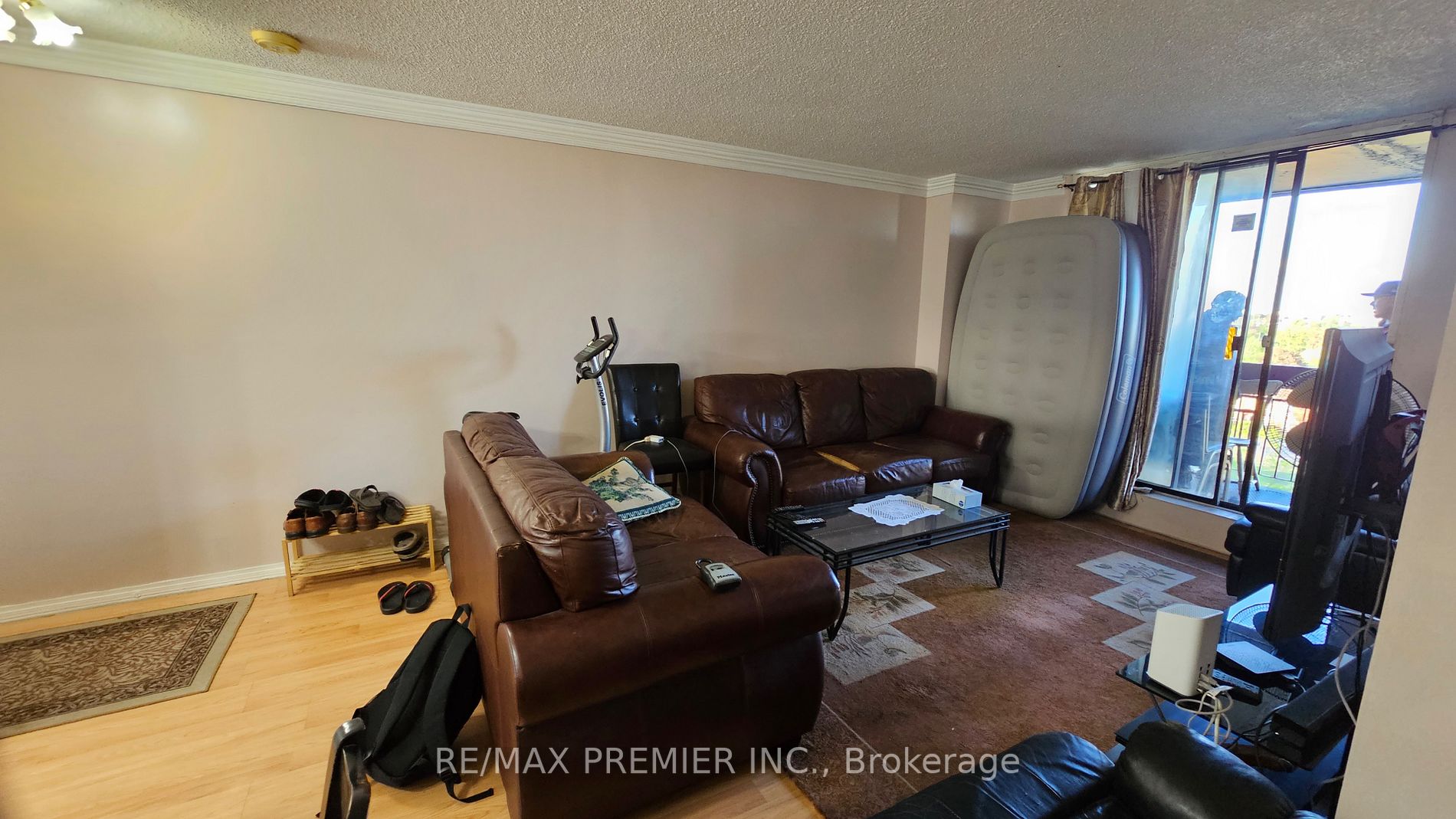 4673 Jane St, #904