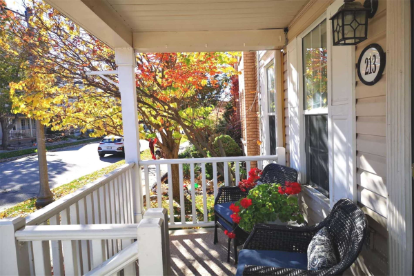 213 Littlewood Dr, Oakville