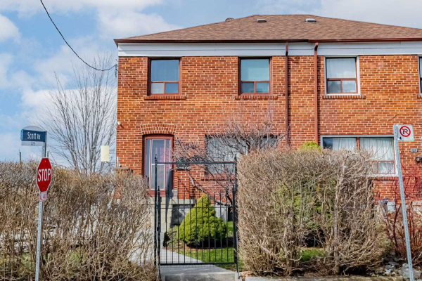 54 Ypres Rd, Toronto
