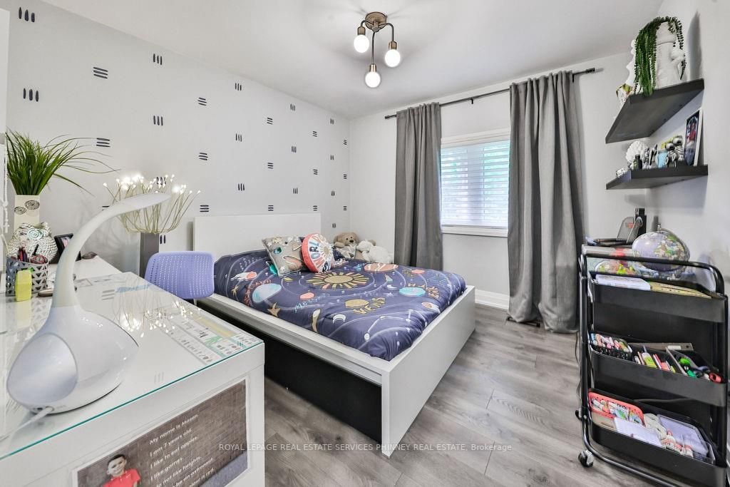 2204 Shardawn Mews
