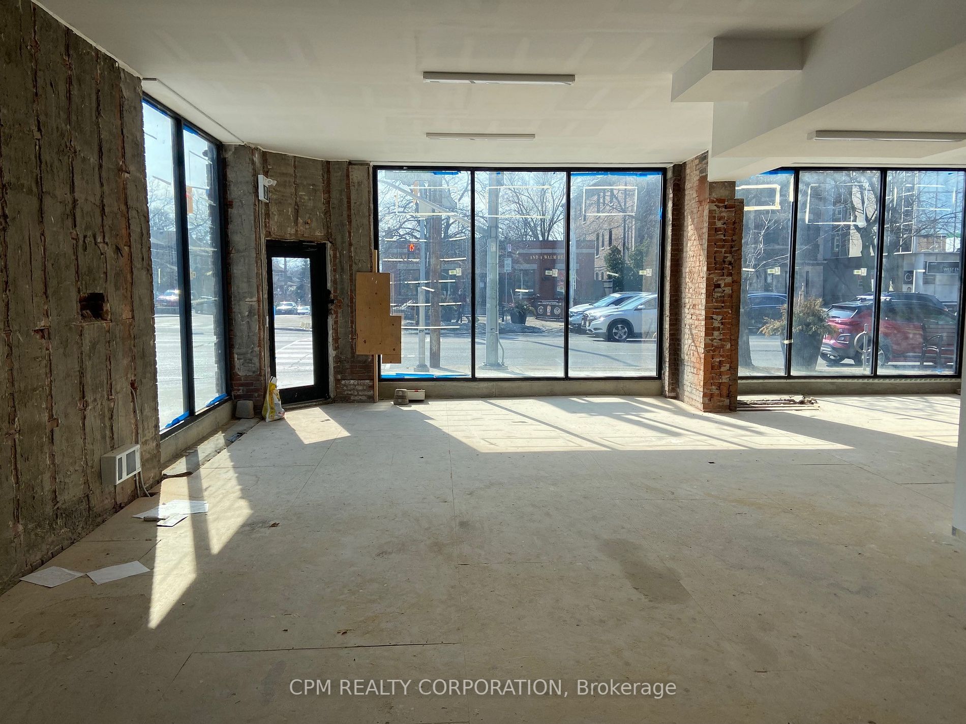 2402 Bloor St W