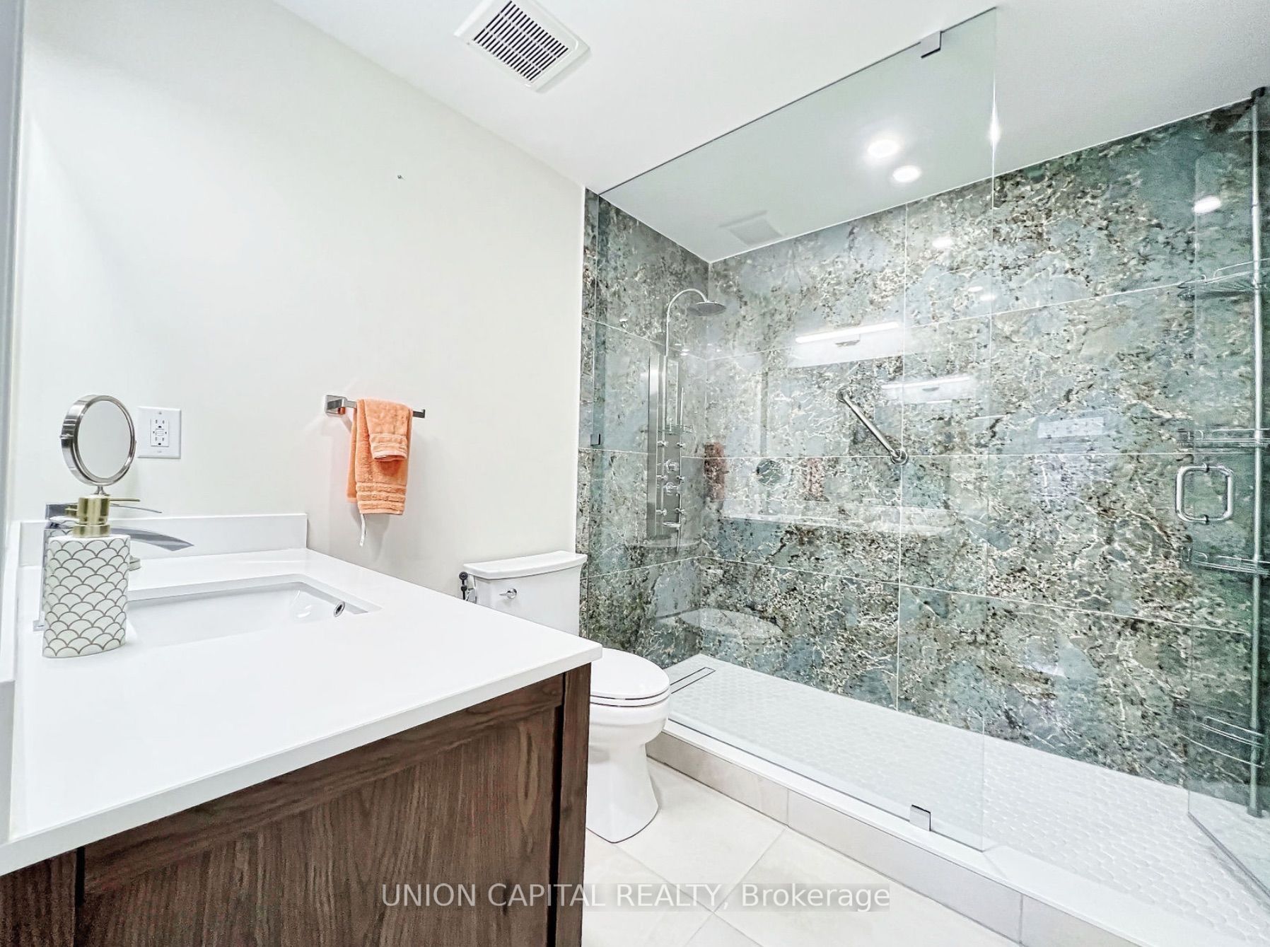 208 Glen Oak Dr