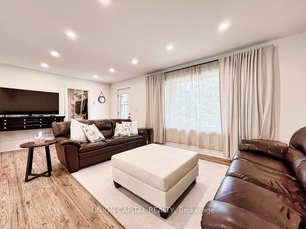 208 Glen Oak Dr