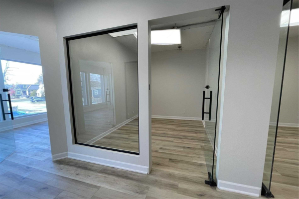 230 Lakeshore Rd E, Mississauga