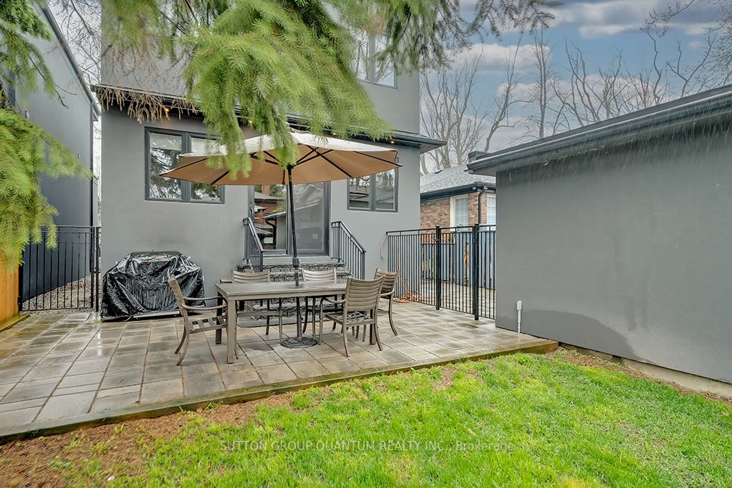 5 Dartmouth Cres