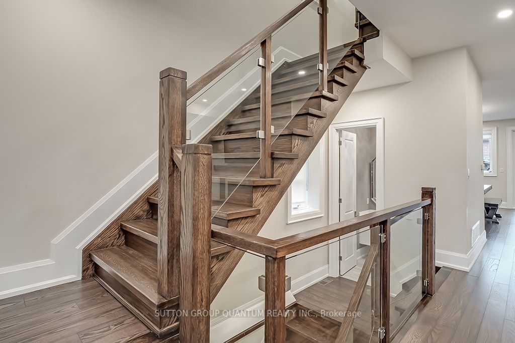 5 Dartmouth Cres