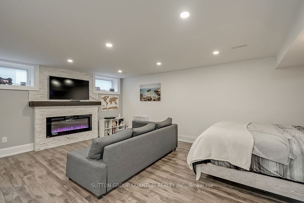 5 Dartmouth Cres