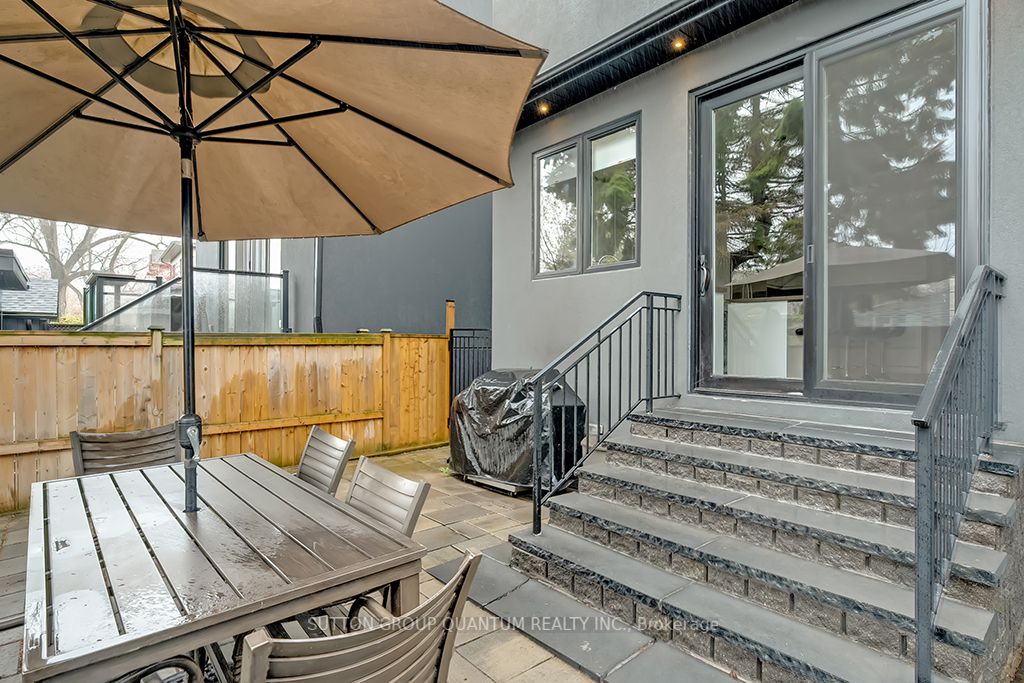 5 Dartmouth Cres