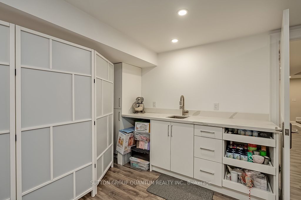 5 Dartmouth Cres