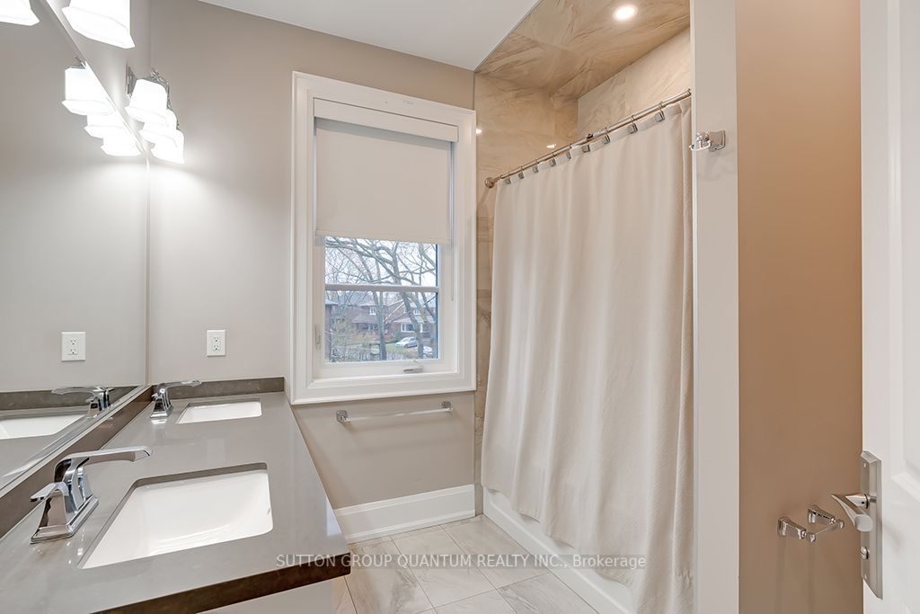 5 Dartmouth Cres