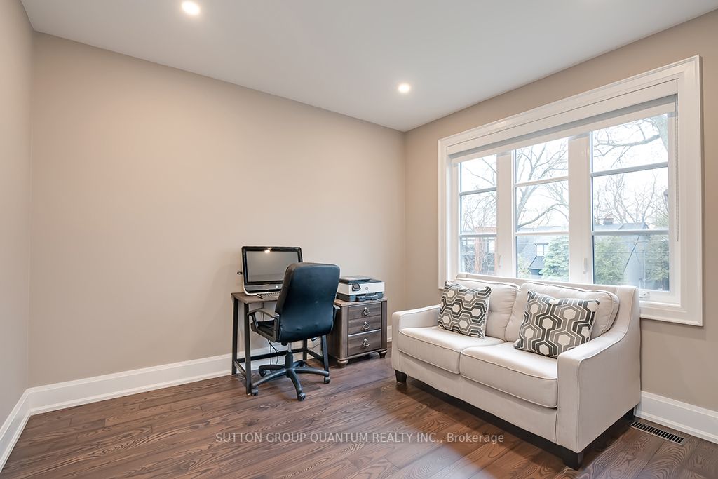 5 Dartmouth Cres