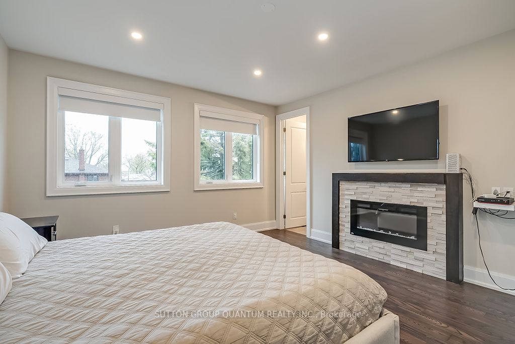 5 Dartmouth Cres