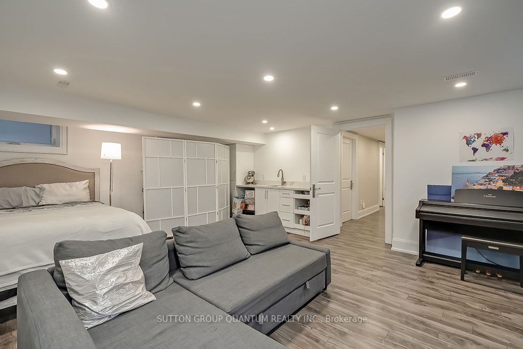 5 Dartmouth Cres