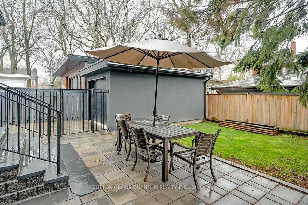 5 Dartmouth Cres