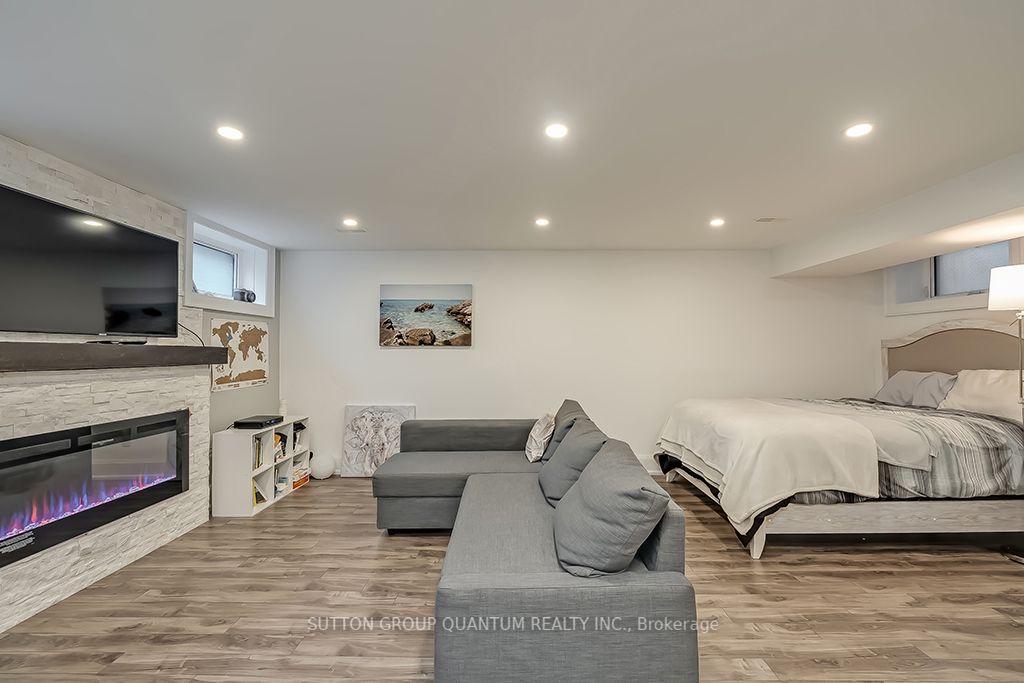 5 Dartmouth Cres