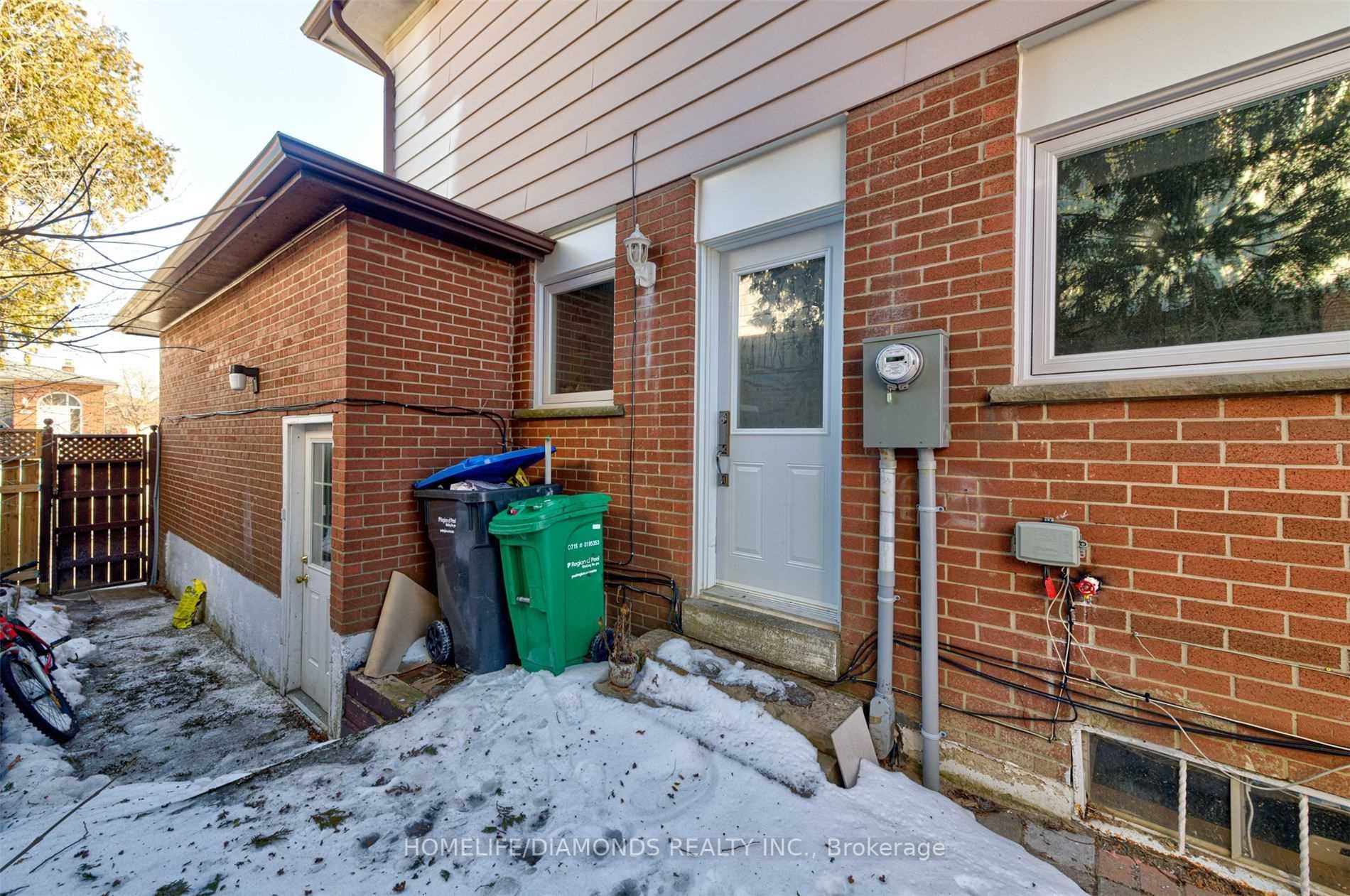 68 Radford Dr