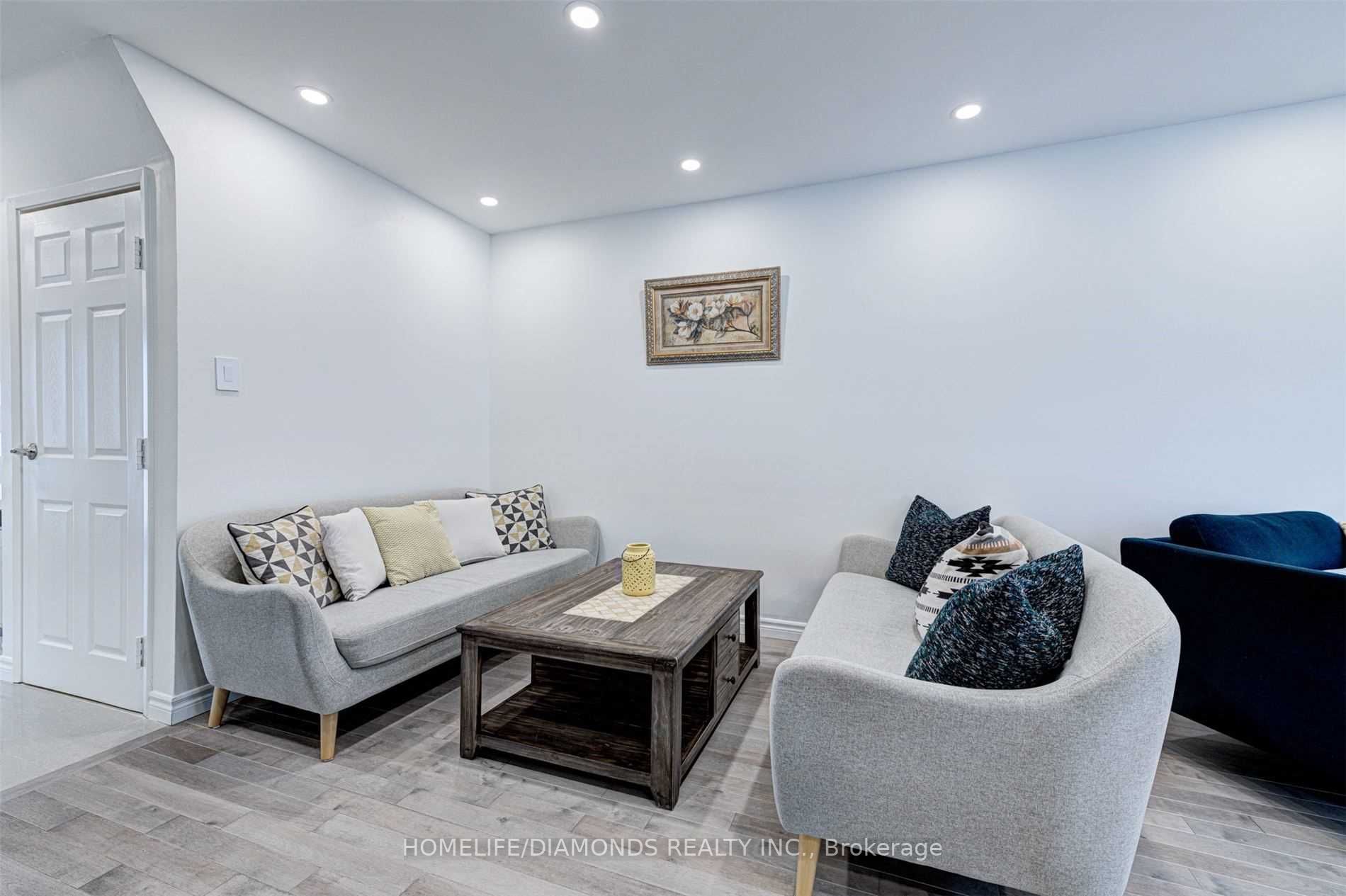 68 Radford Dr