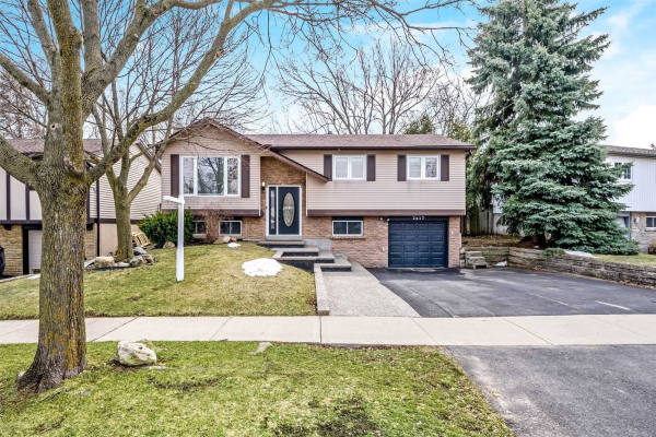 2417 Cavendish Dr, Burlington