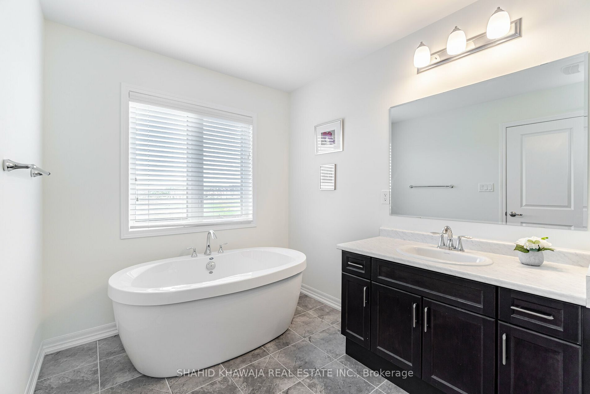 3470 Vernon Powell Drive W