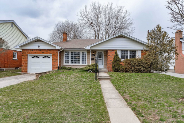 2081 Courtland Dr, Burlington