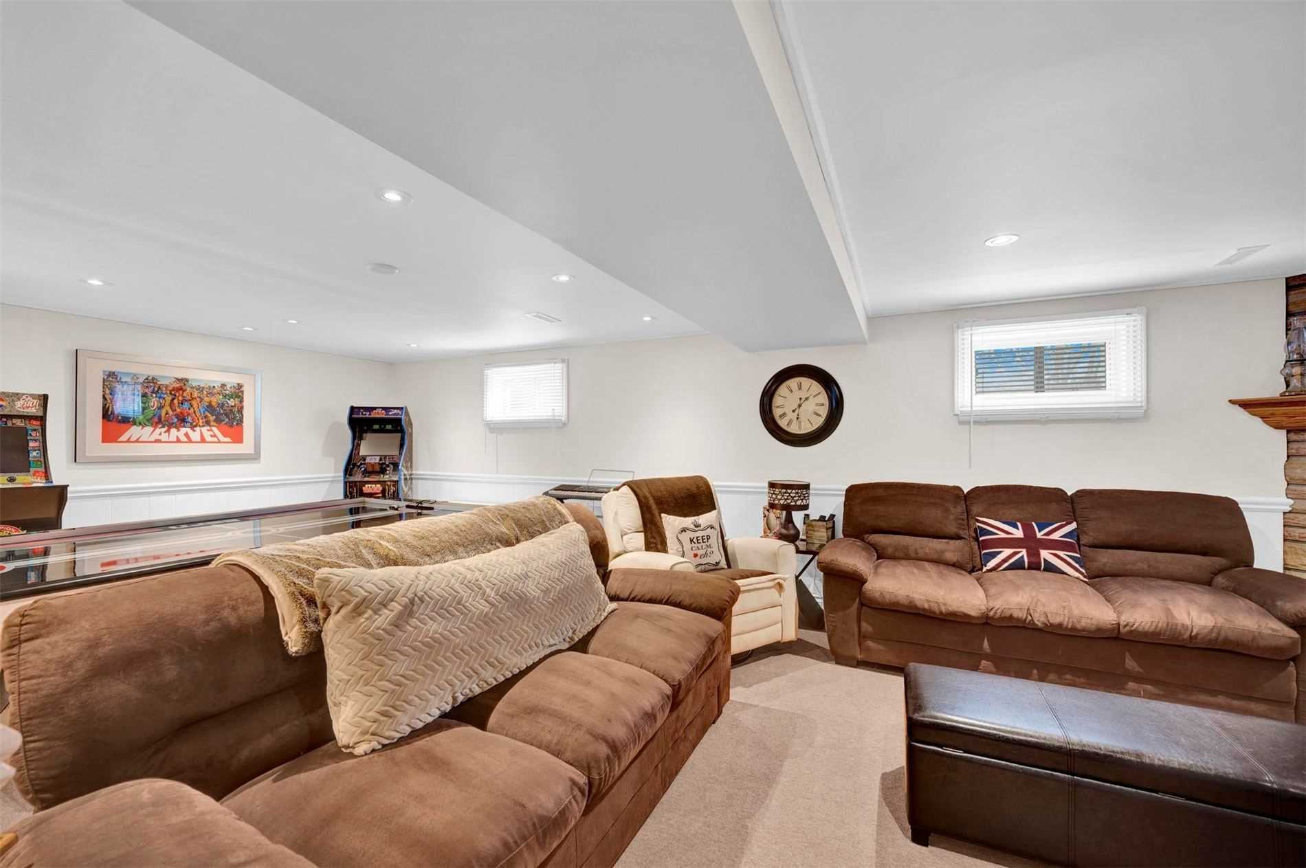 44 Baylor Crescent