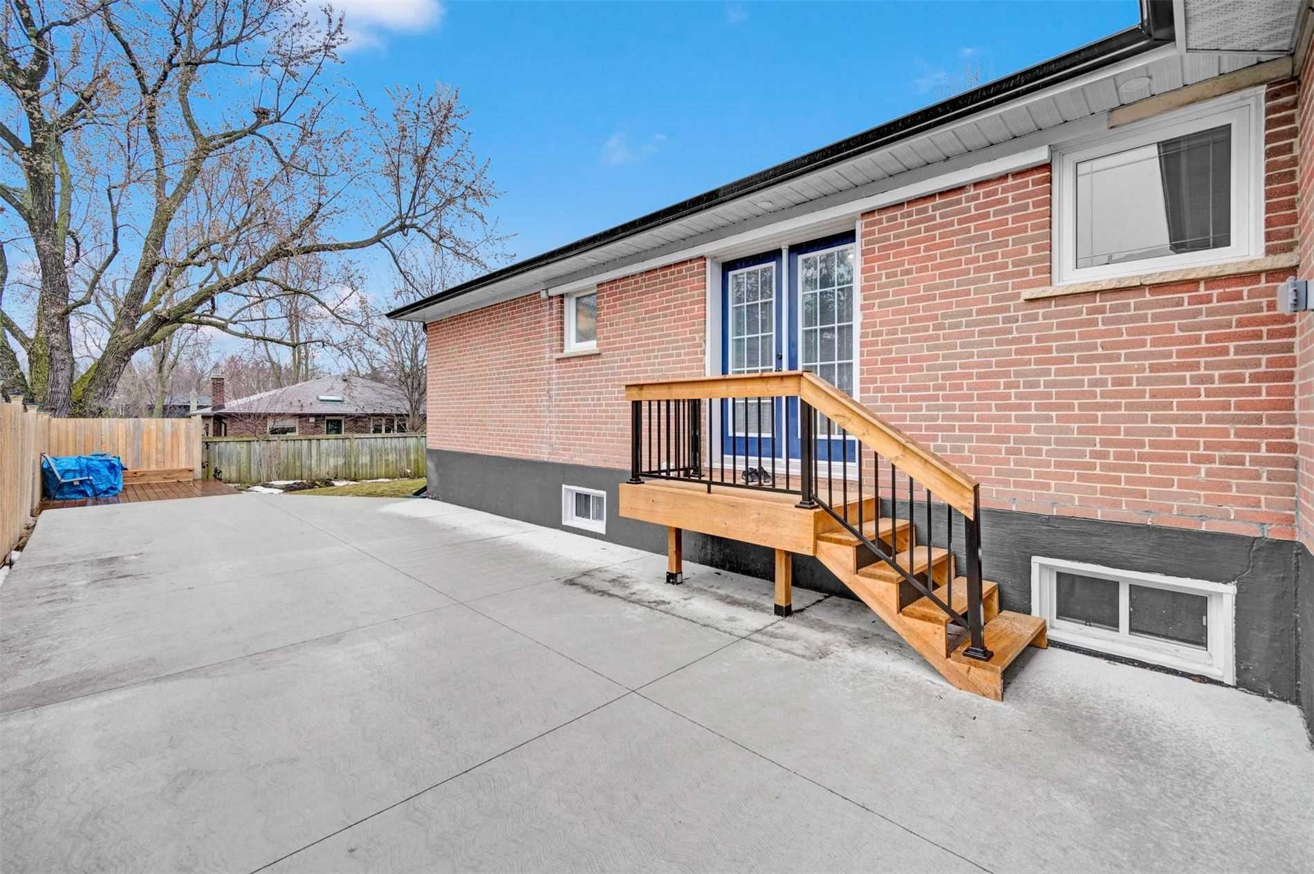44 Baylor Crescent