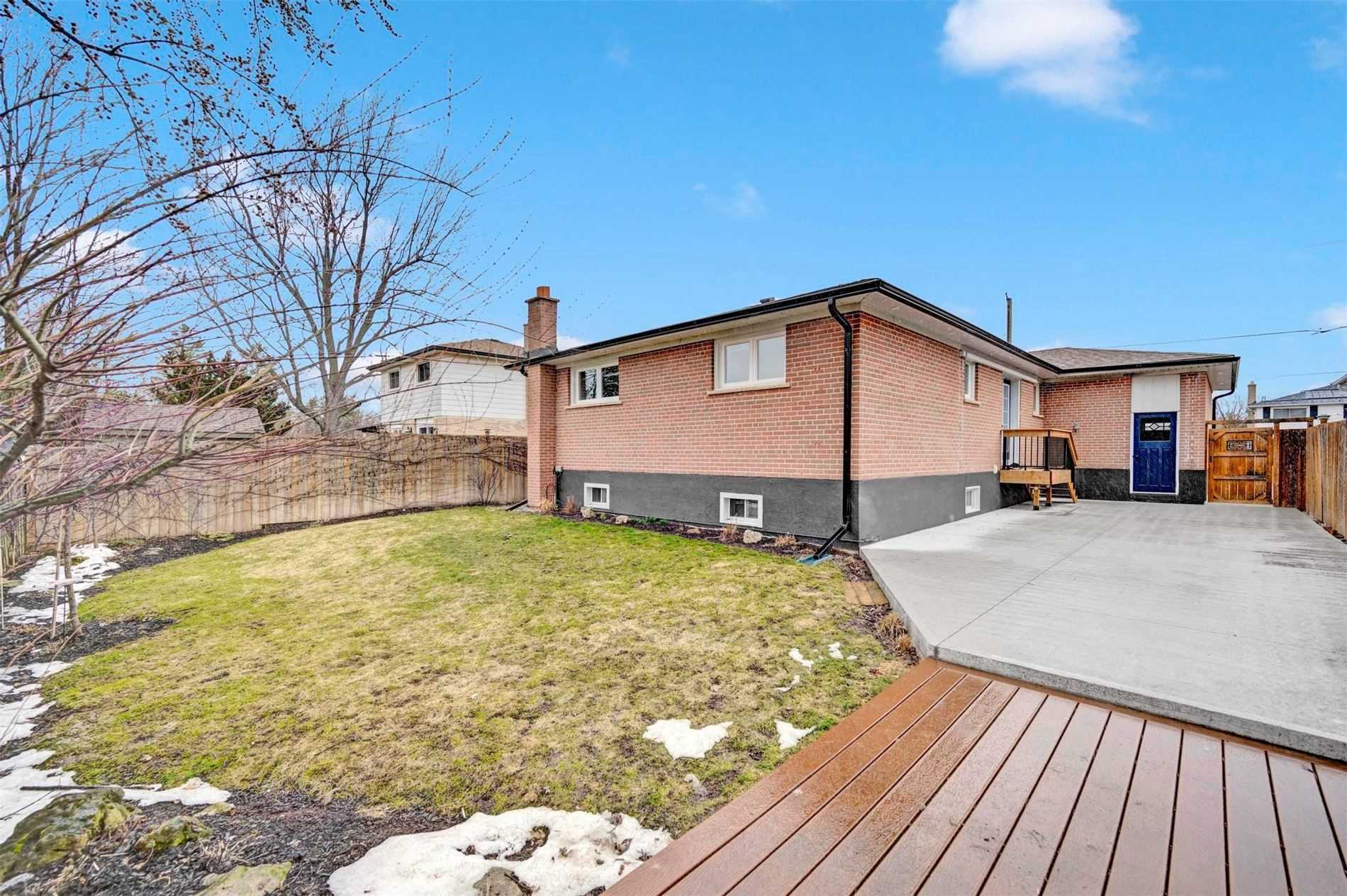 44 Baylor Crescent