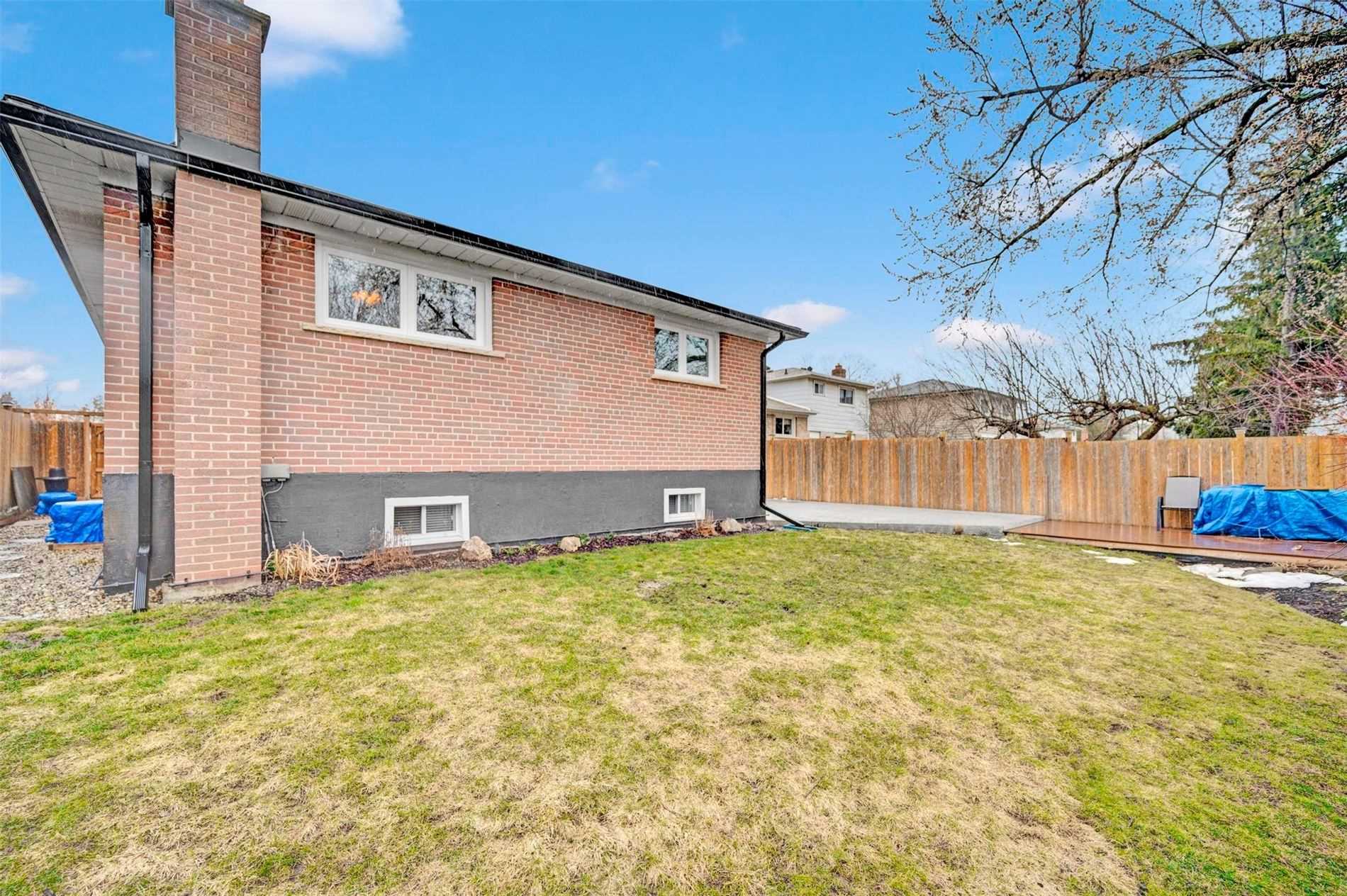 44 Baylor Crescent