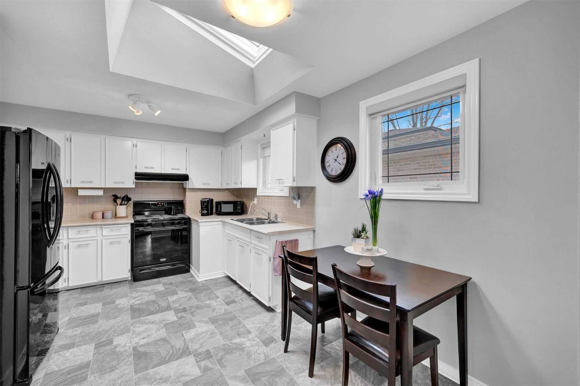 44 Baylor Crescent