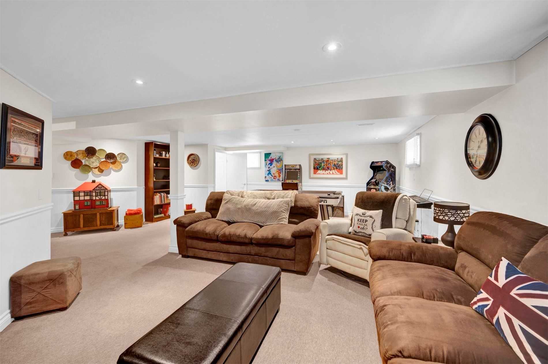 44 Baylor Crescent