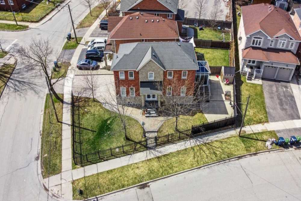 19 Wardlaw Cres, Toronto
