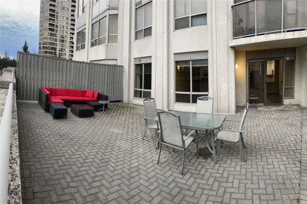 25 Kingsbridge Garden Circ, Mississauga