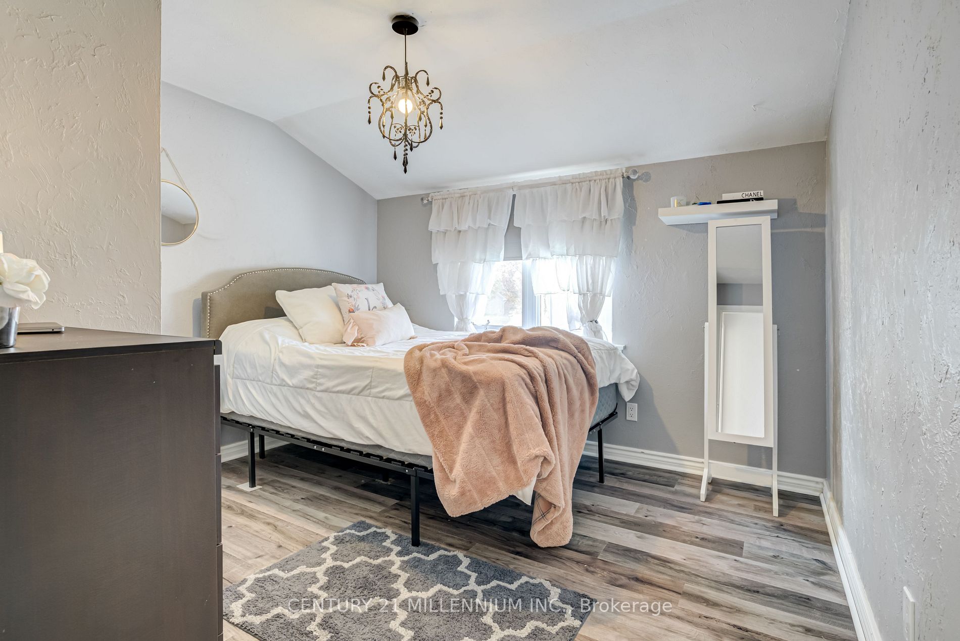 11 Alderway Ave