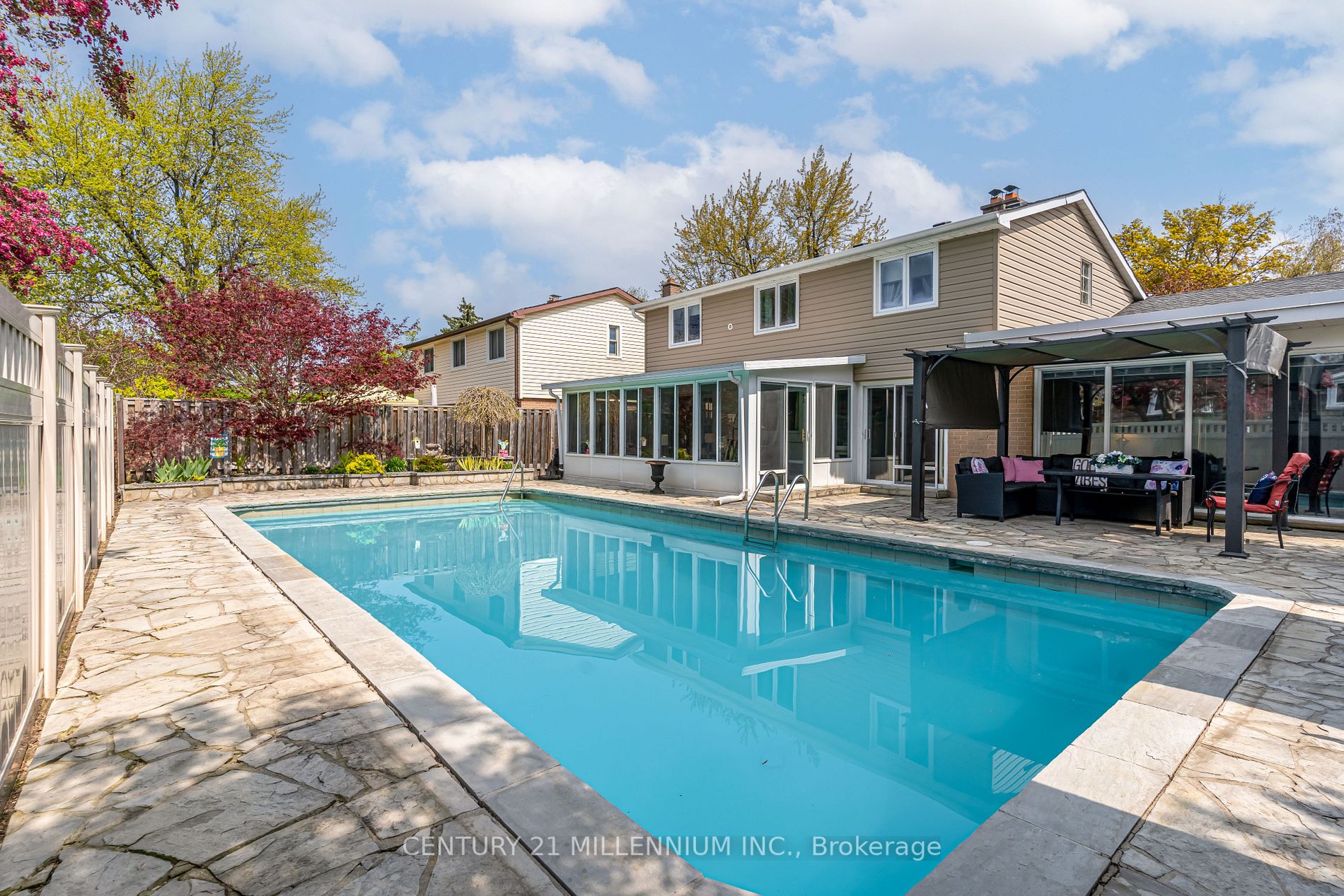 11 Alderway Ave