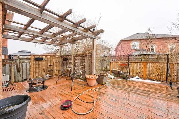36 Mapleshade Dr