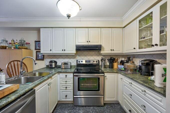 36 Mapleshade Dr