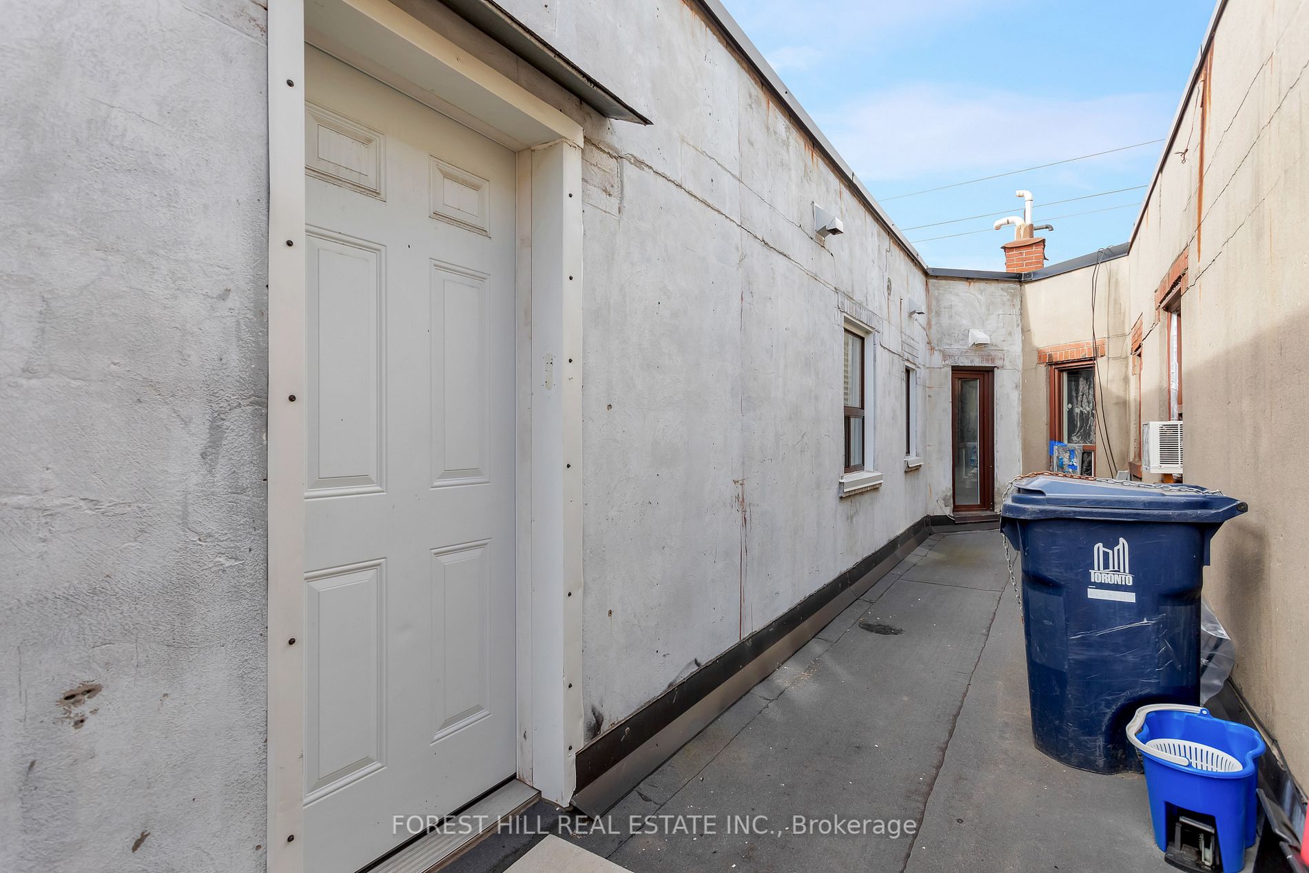 1723 Jane St
