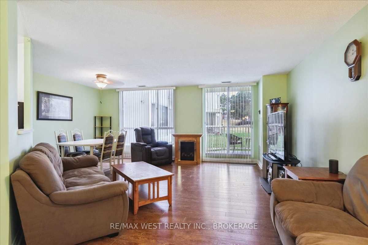 Listing W6003003 - Large Photo # 3