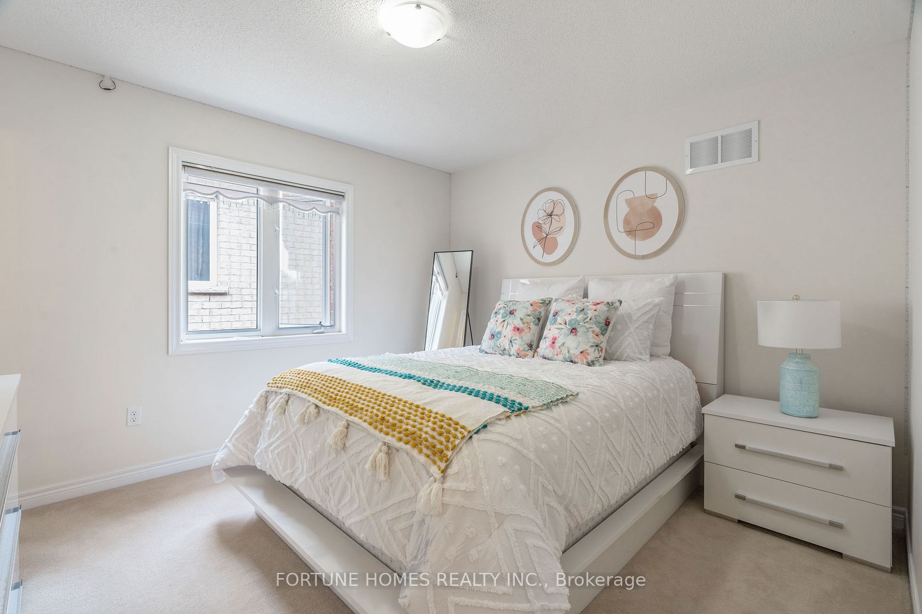 79 Apple Valley Way