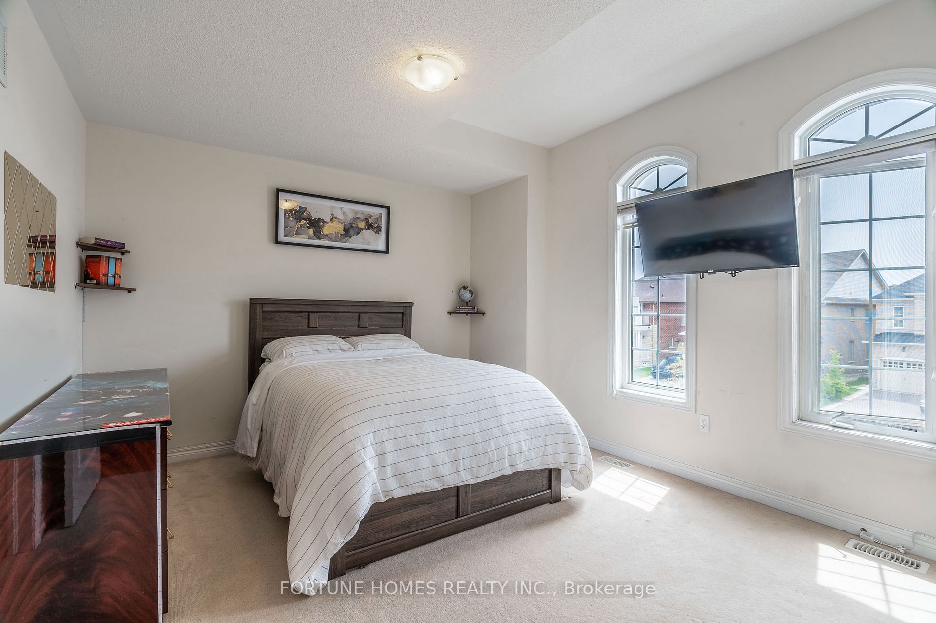 79 Apple Valley Way