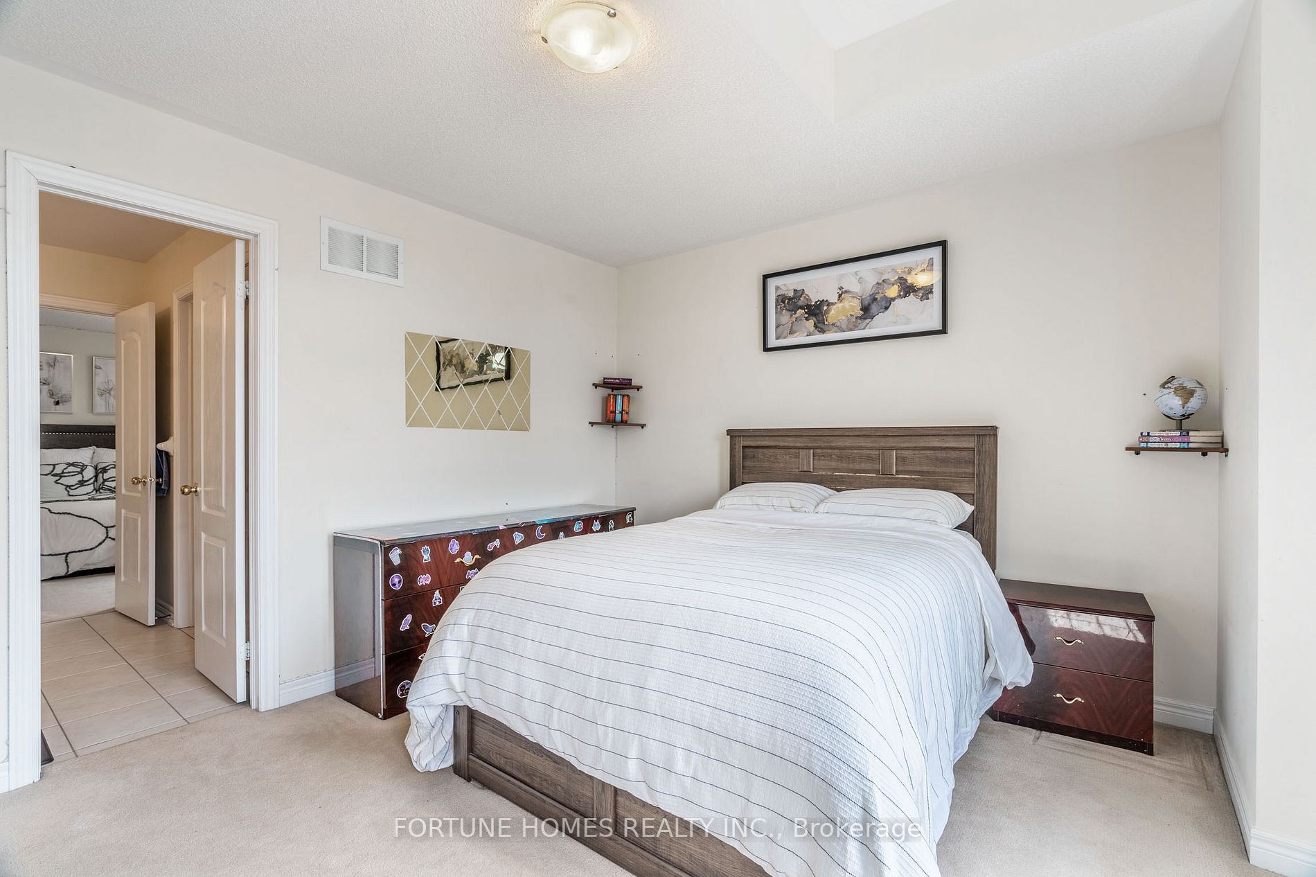 79 Apple Valley Way