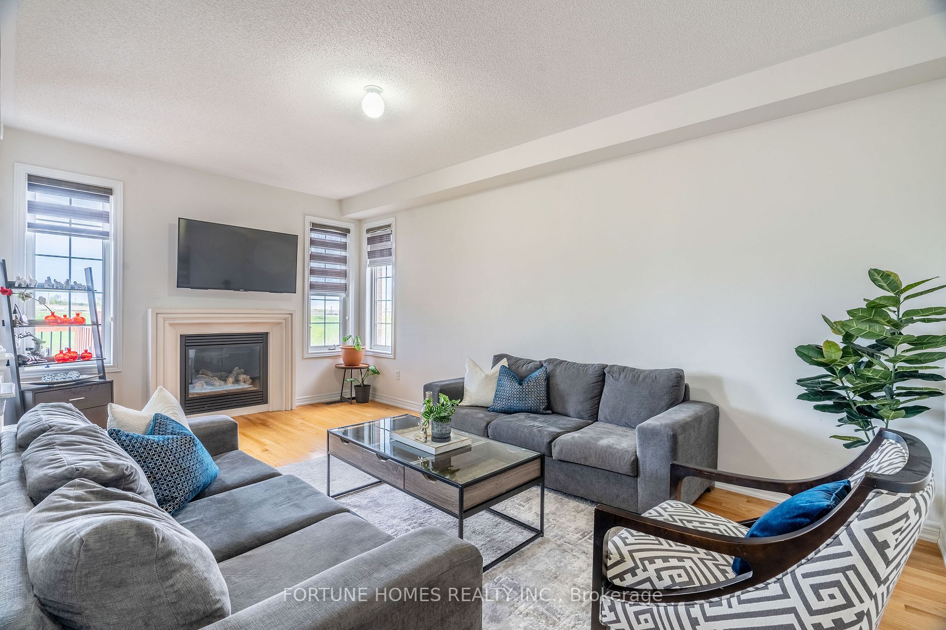 79 Apple Valley Way